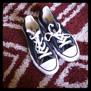 Womens Converse Sz. 6